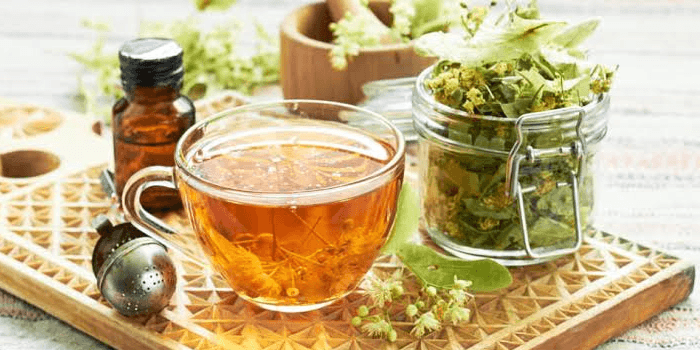 Selbstgemachter Detox Tee mit Kräutern Detox Tee selber machen